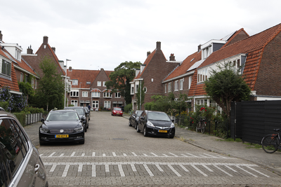 914455 Gezicht in de Johannes Vermeerstraat te Utrecht, uit het zuiden.